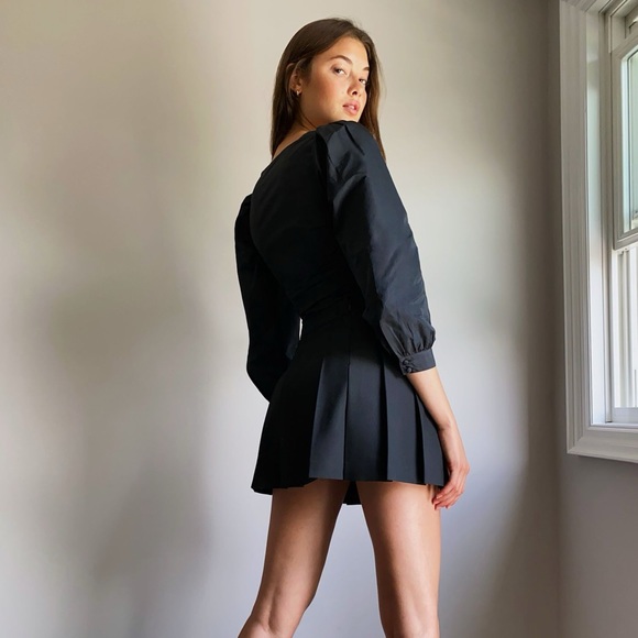 Aritzia Sunday Best Petal Top Black (0) - Picture 2 of 6